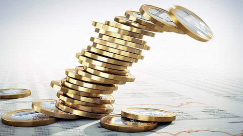 Euromuenzen-Stapel-kippen_200680553-AS-peterschreibermedia