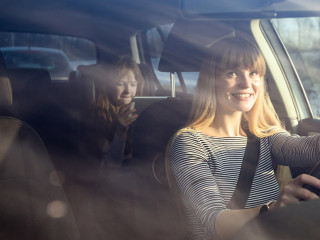 Muttor_Tochter_Auto_247573372-AS--leszekglasner