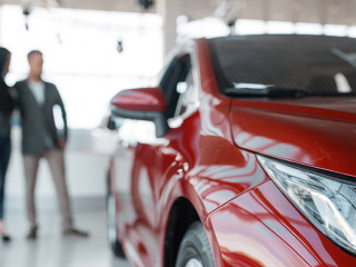 Autokauf-Paar-277246607-AS-Nomad_Soul