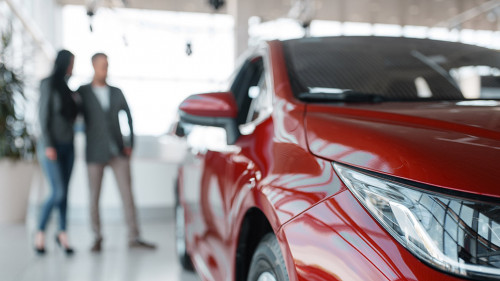 Autokauf-Paar-277246607-AS-Nomad_Soul