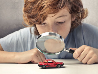 Kind-Lupe-Auto-37007996-AS-olly