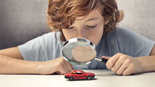 Kind-Lupe-Auto-37007996-AS-olly