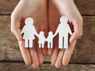 Hand-Familie-Cutouts-106794831-FO-Africa-Studio