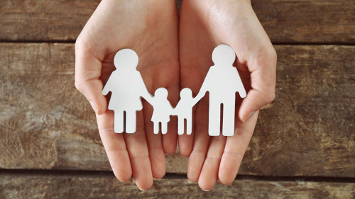 Hand-Familie-Cutouts-106794831-FO-Africa-Studio