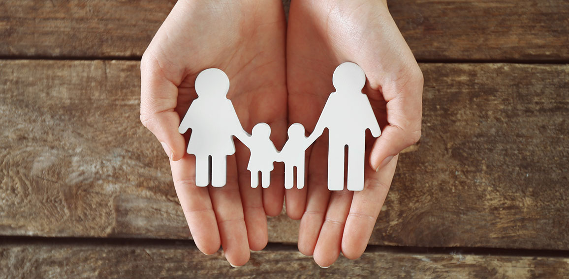 Hand-Familie-Cutouts-106794831-FO-Africa-Studio