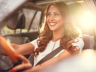 Frau-Auto-213489823-AS-milanmarkovic78