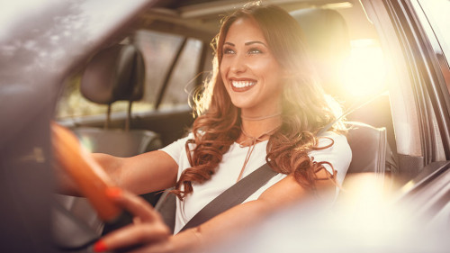 Frau-Auto-213489823-AS-milanmarkovic78