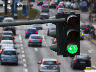 Grüne Ampel, Großstadtverkehr in Hamburg, Deutschland
