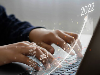 Businessmen are typing computers to plan their business and fina