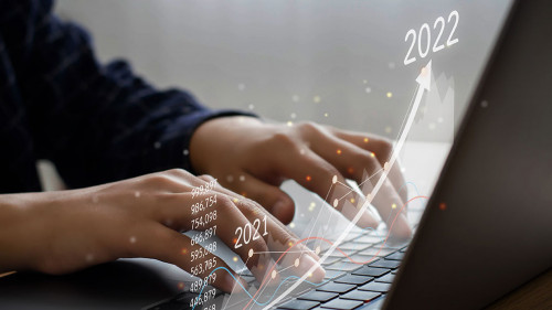 Businessmen are typing computers to plan their business and fina