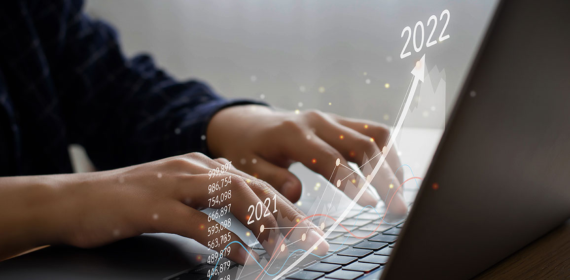 Businessmen are typing computers to plan their business and fina