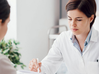 Doctor explaining diagnosis to the patient