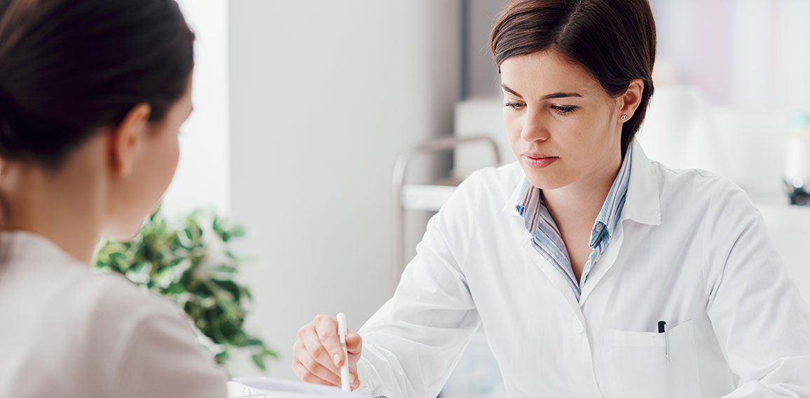 Doctor explaining diagnosis to the patient