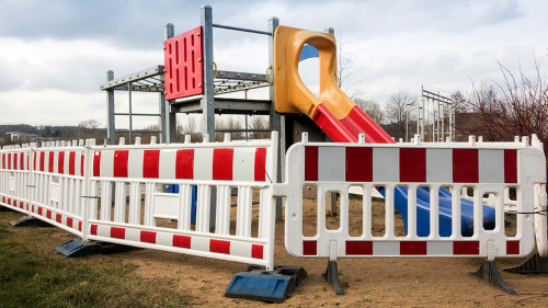 Aus Sicherheitsgründen gesperrter Spielplatz