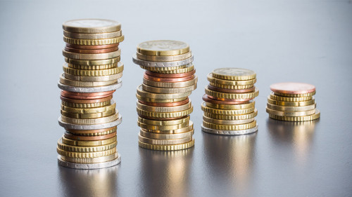 Euromünzen gestapelt, Münztürme, Vignettierung