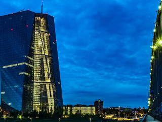 EZB Frankfurt zur blauen Stunde