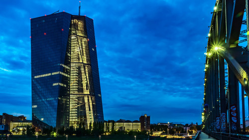 EZB Frankfurt zur blauen Stunde