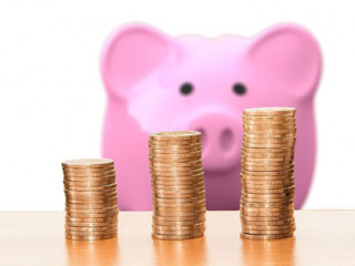 Sparschwein-Muenzstapel-2022-PB-Gerd-Altmann