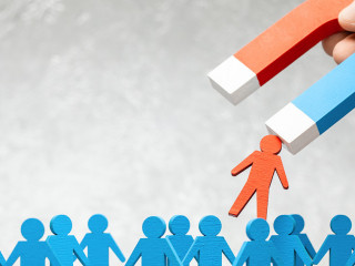 HR Magnet attracts staff leaders. Staff recruitment.
