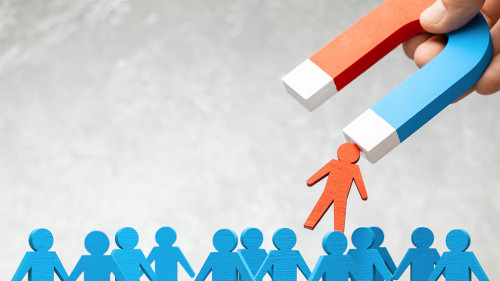 HR Magnet attracts staff leaders. Staff recruitment.