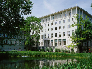 Hauptgebaeude-2022-Allianz-SE