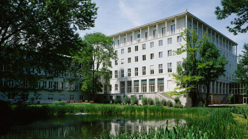 Hauptgebaeude-2022-Allianz-SE