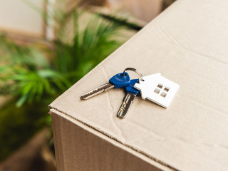close-up view of keys from new house on cardboard box during rel