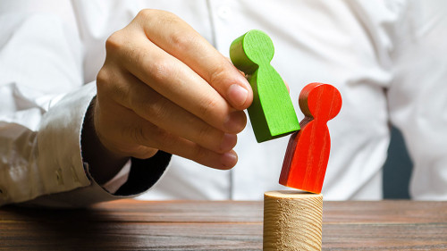 Spielfiguren_wechsel-286554361-AS-Andrii-Yalanskyi