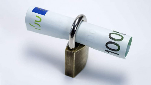 Schloß mit Geldscheinen