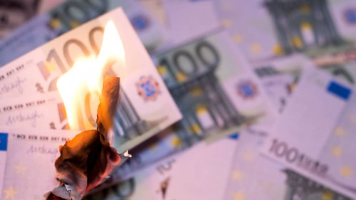 Burning one hundred euro