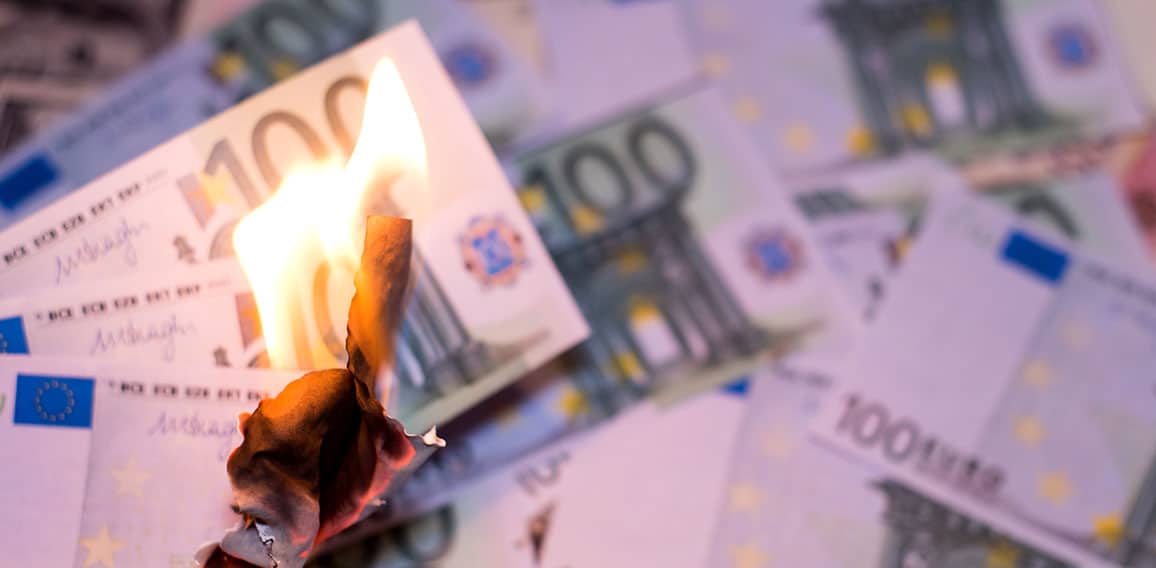 Burning one hundred euro