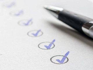 Haken an erledigte Aufgaben auf einer Liste