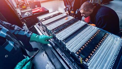 Charging the batteries of the elecric motor. Disassembling the battery of an electric vehicle engine