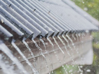 rain flow on the roof