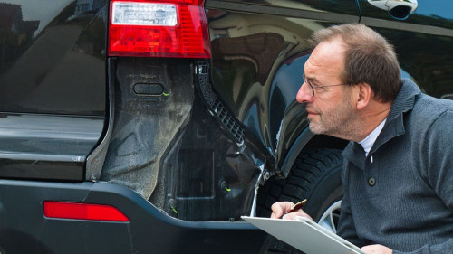 Versicherung Schadensfall am Auto. Autoversicherung