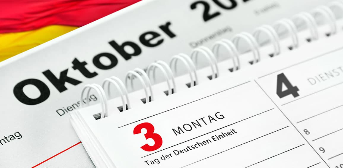 Tag der Deutschen Einheit mit Kalender 3. Oktober 2022 und Flagg