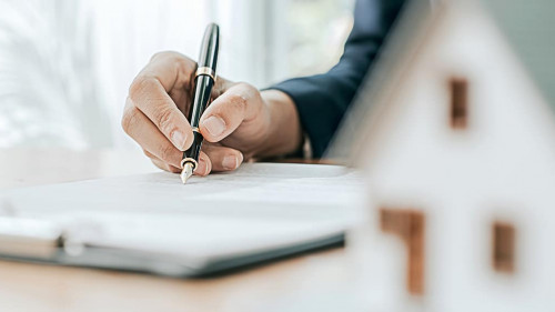 Real estate broker residential house and car rent listing contra