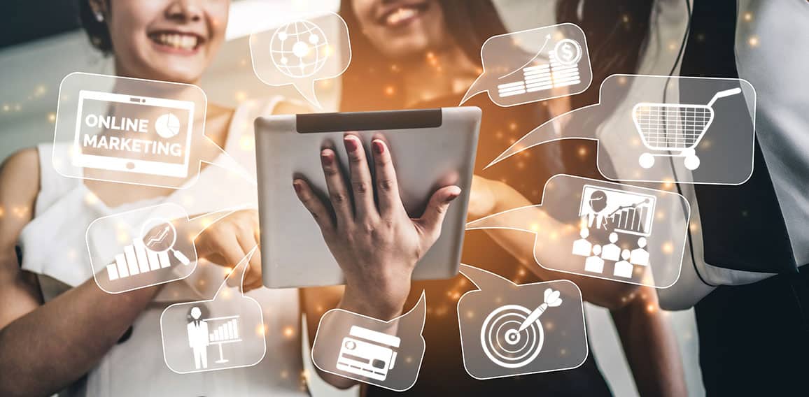 Frauen-Tablet-Marketing-280873923-AS-Blue-Planet-Studio
