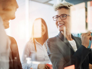 AnzugtraegerInnen-Post-its-217647584-AS-NDABCREATIVITY