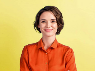 Frau-zuversichtlich-383258331-AS-deagreez