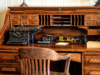 Schreibtisch-4018107PB-Ray_Shrewsberry