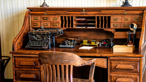 Schreibtisch-4018107PB-Ray_Shrewsberry