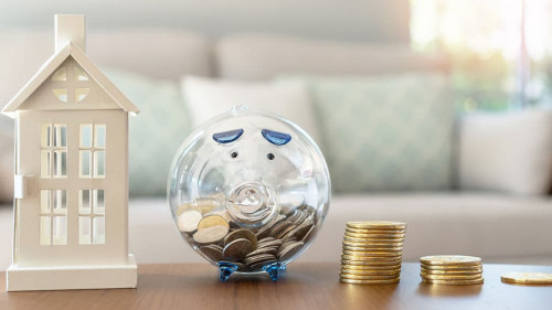 Haus-Sparschwein-Muenzen-405783513-AS-Chinnapong