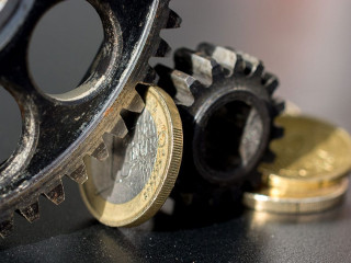 Zahnraeder-Euro-178601239-AS-kappa400