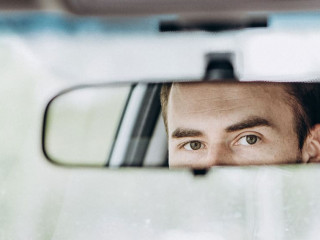 Gesicht-Rueckspiegel-176302493-AS-speed300