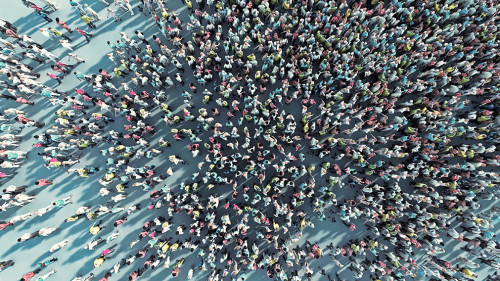 Menschen-Menge-216085663-AS-adimas