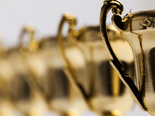 Sechs-Pokale-179830585-AS-ink-drop