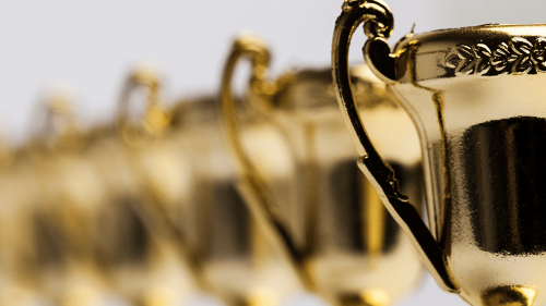 Sechs-Pokale-179830585-AS-ink-drop