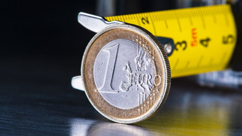 Euro-Maßband-531526054-AS-salita2010