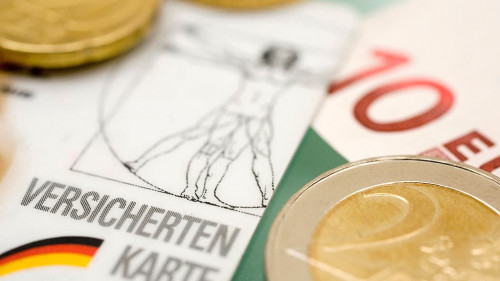 Krankenkarte-Geld-11197631-AS-YK